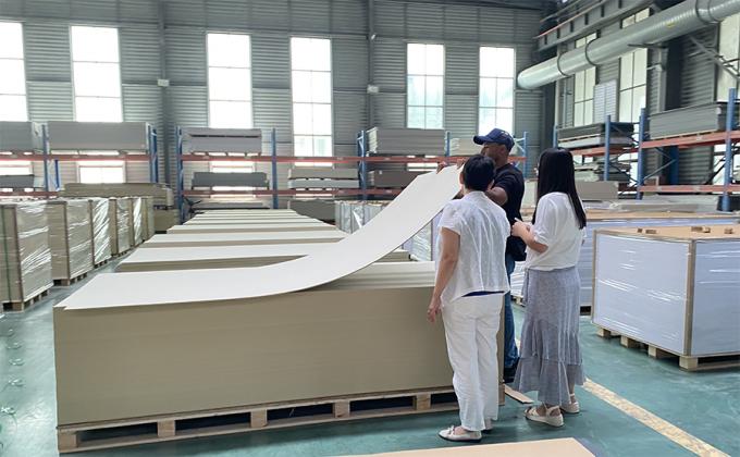 SPC 벽 패널 600*2440*4mm 방수 돌 플라스틱 매듭 없는 대리석 잎 통합 벽 패널 호텔 욕실 실내 장식 12